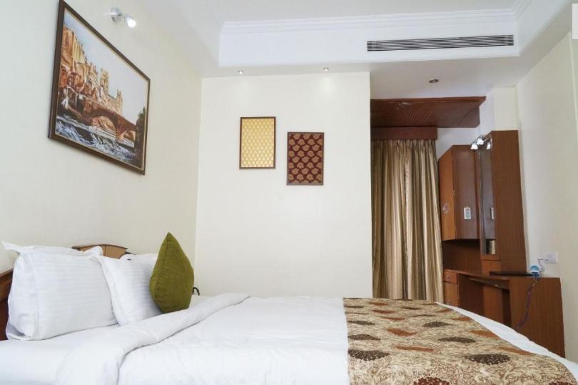 Bk Castles Hotel จาบัลปูร์ ภายนอก รูปภาพ