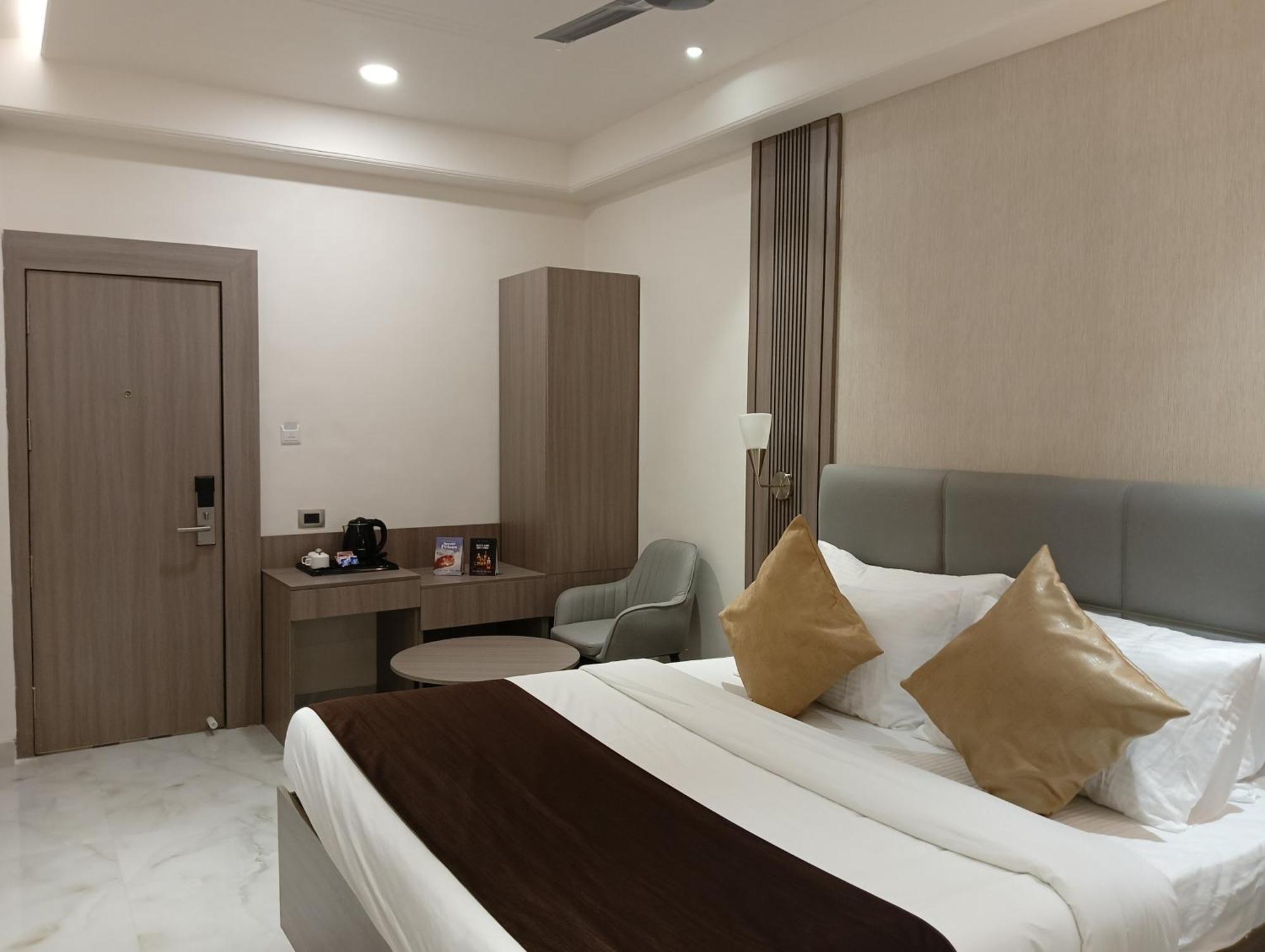 Bk Castles Hotel จาบัลปูร์ ภายนอก รูปภาพ