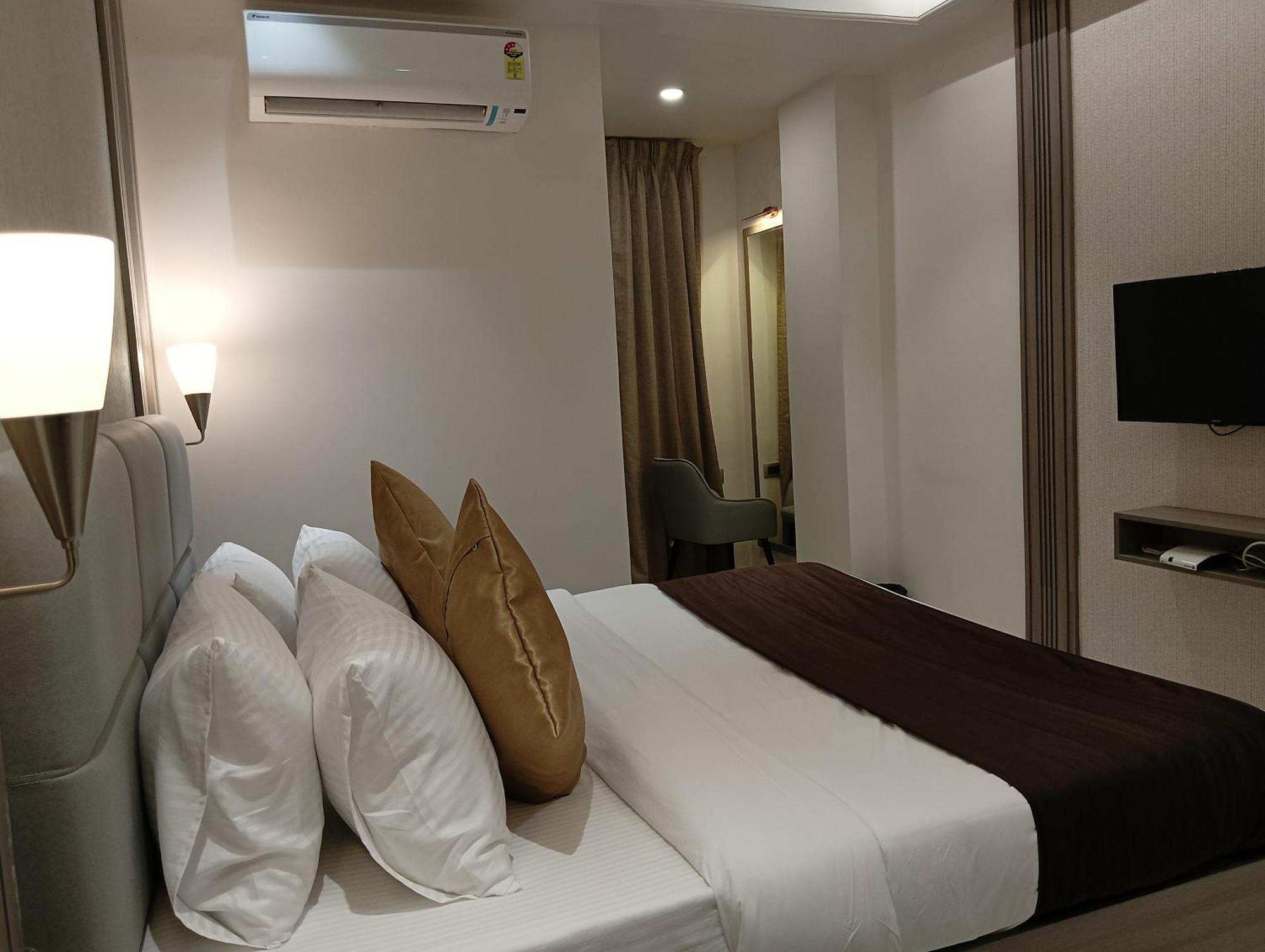 Bk Castles Hotel จาบัลปูร์ ภายนอก รูปภาพ