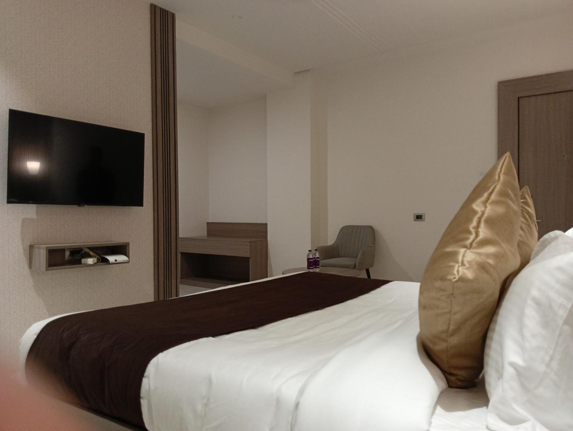 Bk Castles Hotel จาบัลปูร์ ภายนอก รูปภาพ